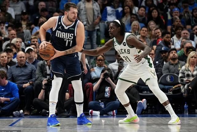 为国足助威！赵继伟现场观看国足vs泰国比赛