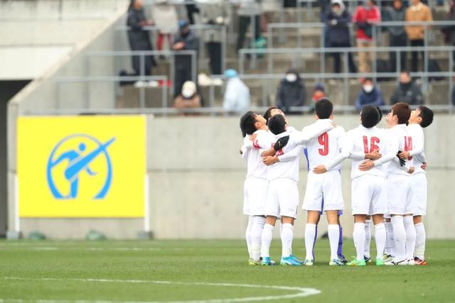 马菲奥向镜头做5比2手势 嘲讽皇马5比2不敌巴萨